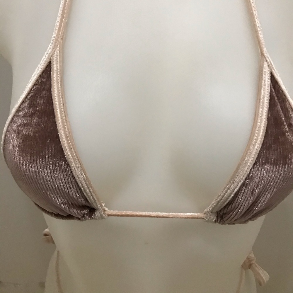 Bikini - Picture 2 of 6